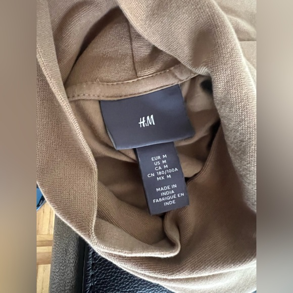 H&M slim fit cotton turtleneck - Picture 2 of 2